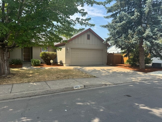 Building Photo - Beautifully updated 3 bedroom 2 bath house...