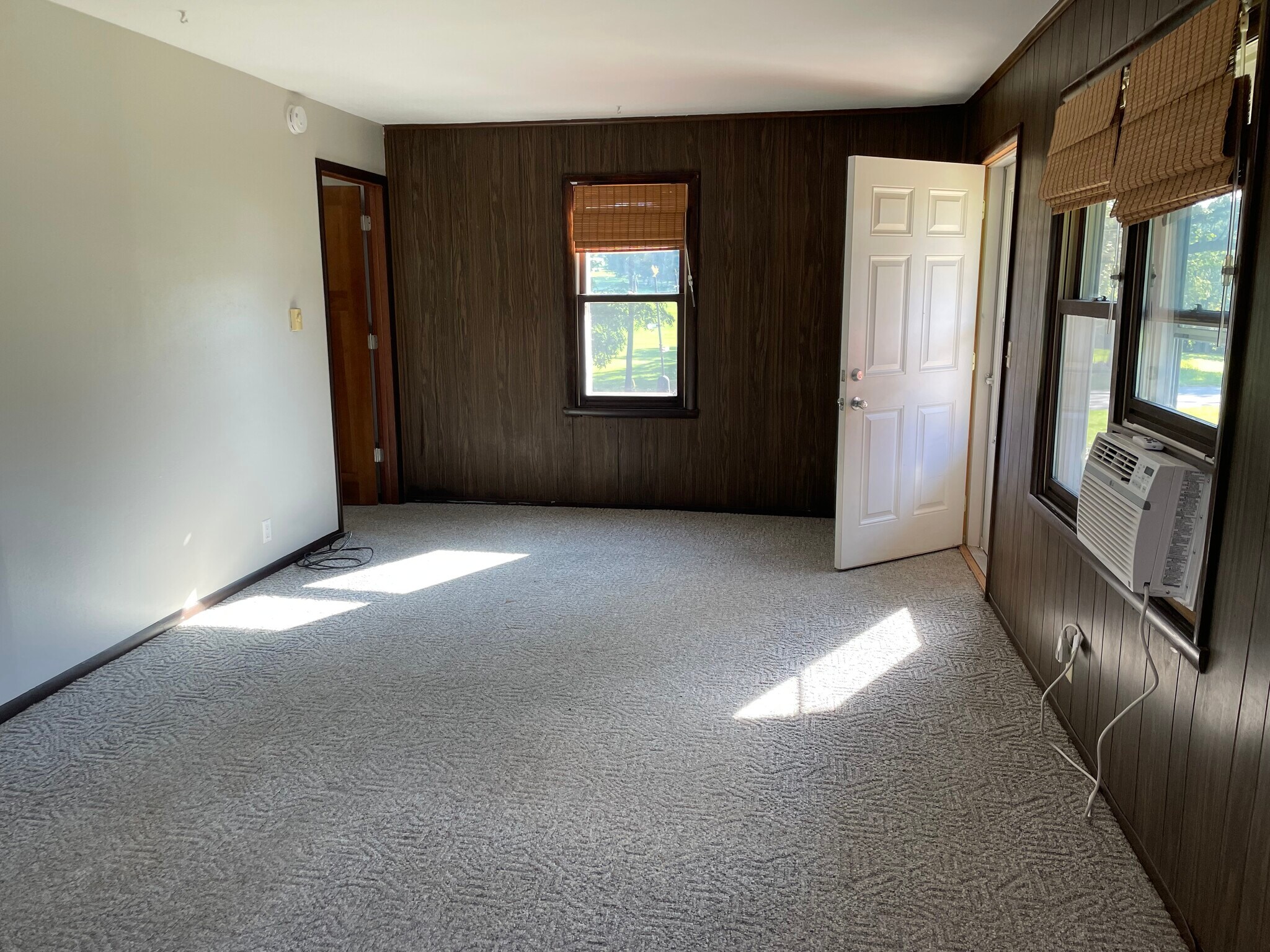 Living room - W7698 Koshkonong Lake Rd