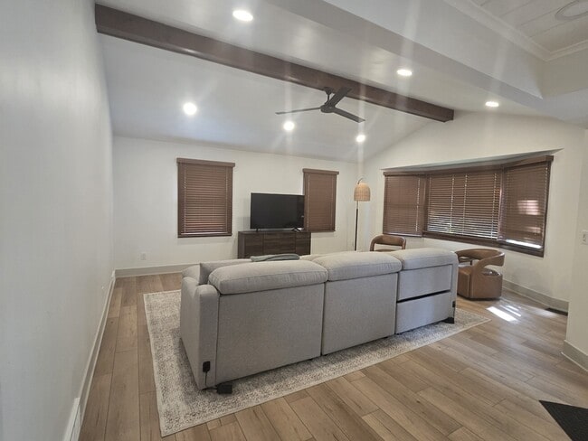 Building Photo - 38 E 32nd St