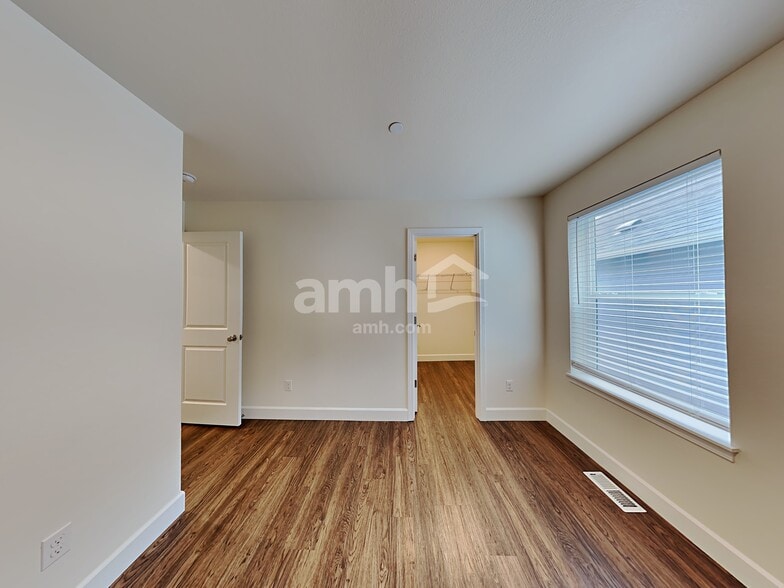 Building Photo - 13905 106th Ave E
