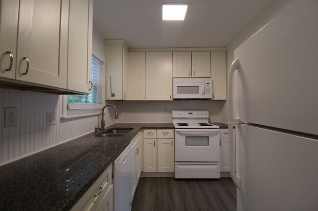 Building Photo - 3 Bedroom 1 Bath Home In Prairie Village