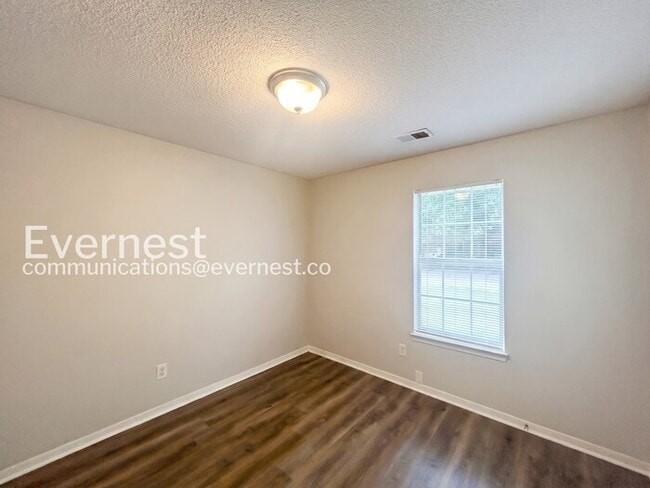 Building Photo - 5859 Shannon Dr