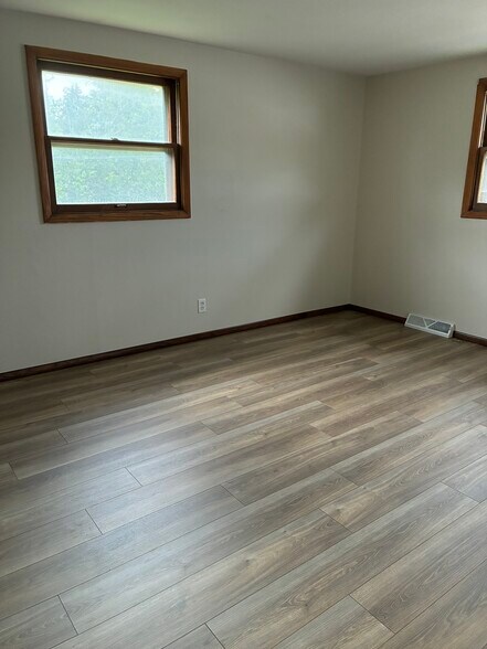Building Photo - 12125 W Dearbourn Ave