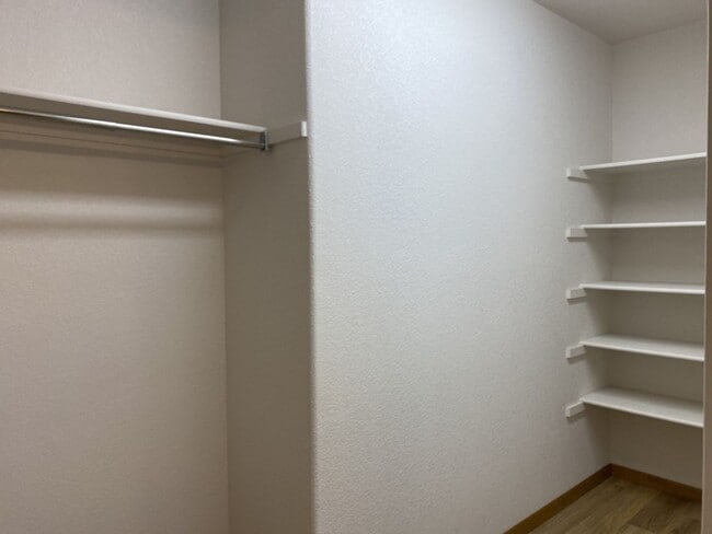 Building Photo - 2325 Northbrook Dr