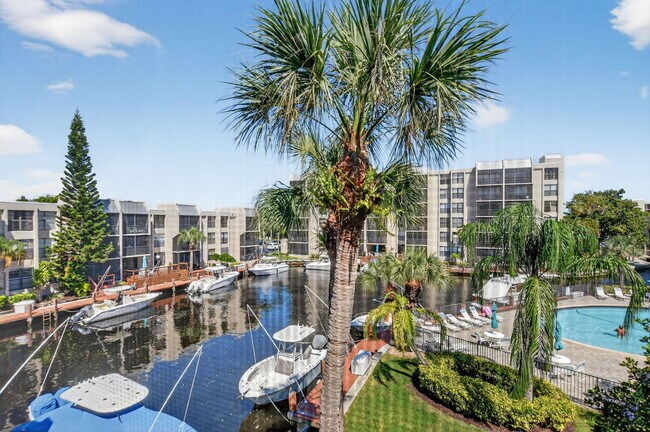 Building Photo - 11 Royal Palm Way