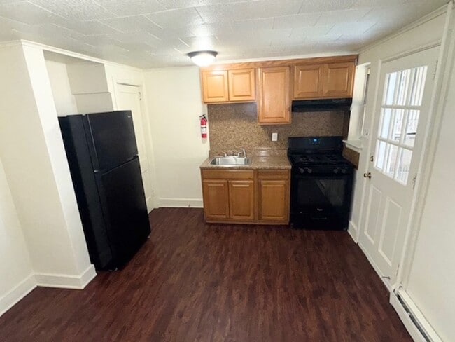 Building Photo - 2 Bedroom Townhome