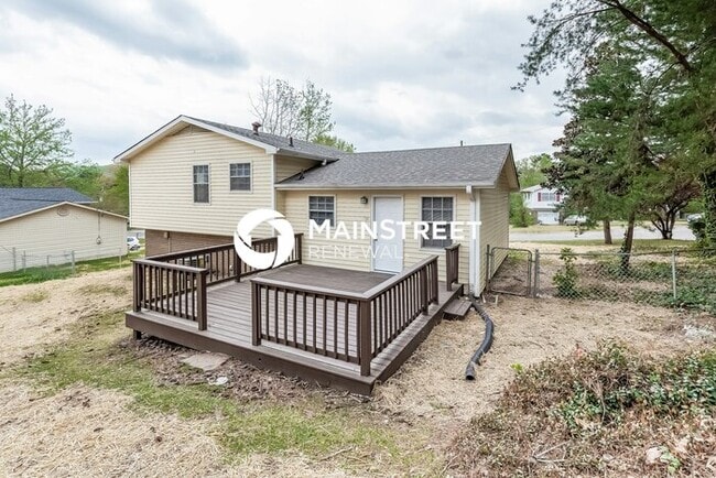 Building Photo - 3 Bedroom Pet-Friendly Home in Birmingham, AL with Main Street Renewal