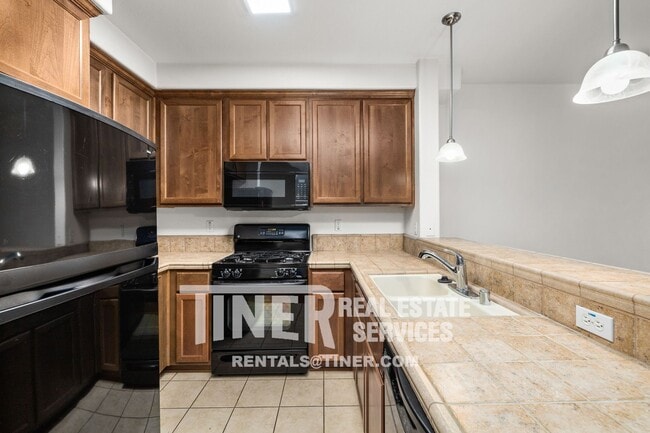 Building Photo - 2001 Club Center Dr