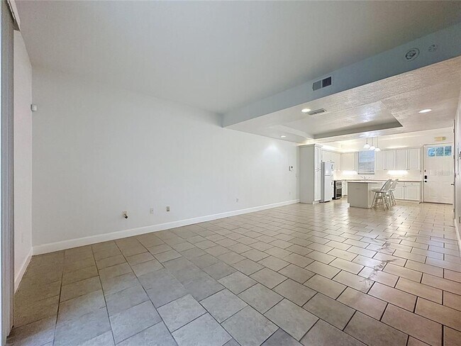 Building Photo - 2053 Green Oak Ct