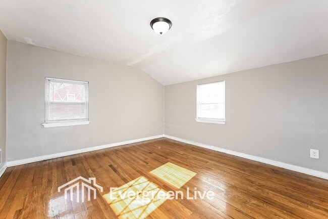 Building Photo - 919 Elizabeth St