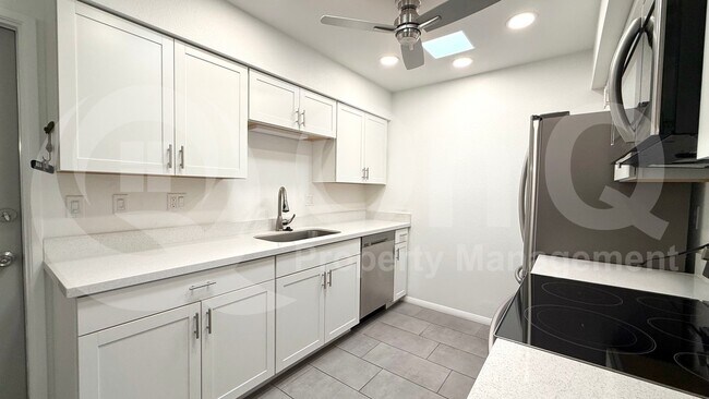 Building Photo - 13211 N Cedar Dr