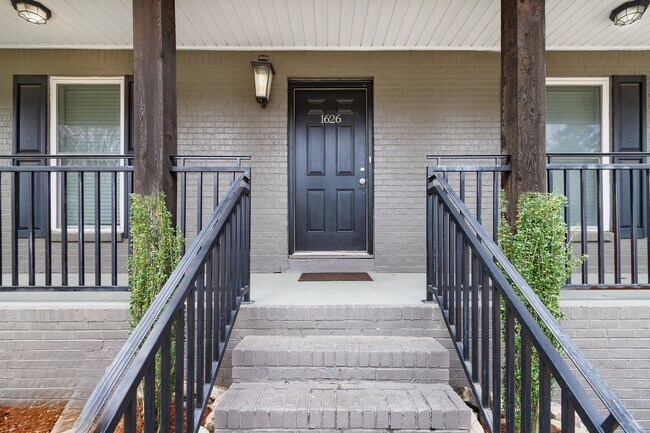 Building Photo - 1626 17th Ave E