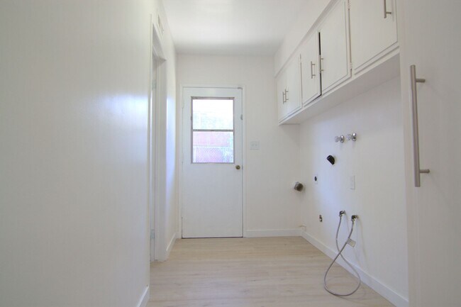 Building Photo - 22503 Charlestown Dr