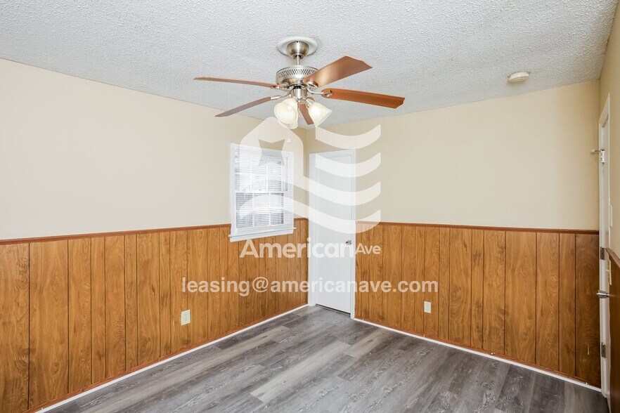 Building Photo - 517 Riverside Ln
