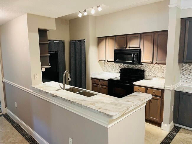 Building Photo - 6101 Myrtlewood Cir W