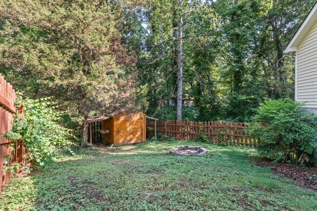 Building Photo - Nicely Remodeled 3 Bedroom House on Cul-de-Sac with Walkout Basement!