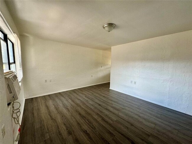 Building Photo - 1922 SW 7th Pl