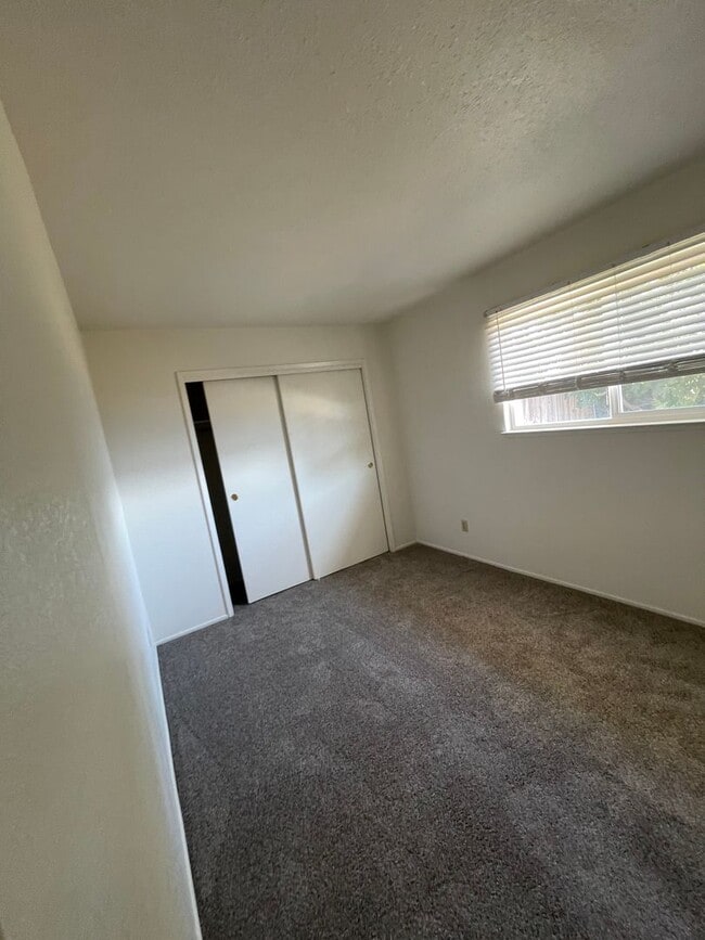 Building Photo - NOW AVAILABLE!! Very Nice Home In Gustine