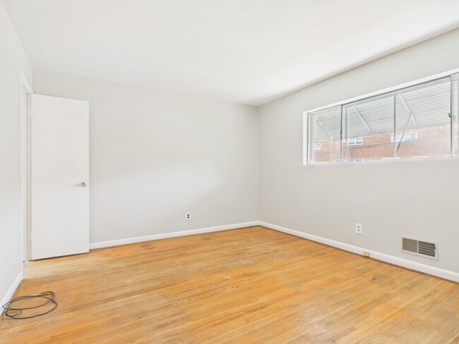 Building Photo - 3 Bedroom in Harrisburg