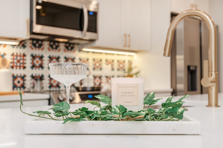 Building Photo - 1627 Fontain St