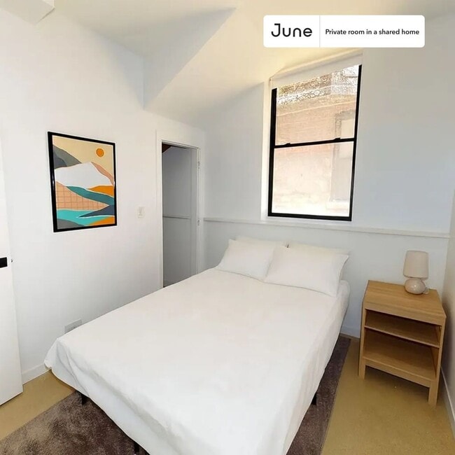 Building Photo - 2122 S Hoyne Ave