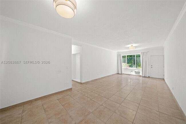 Building Photo - 4720 Pine Tree Dr