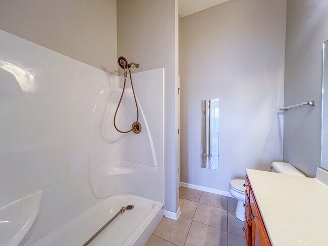 Building Photo - 2-Bedroom + office Condo Retreat with Pool Access