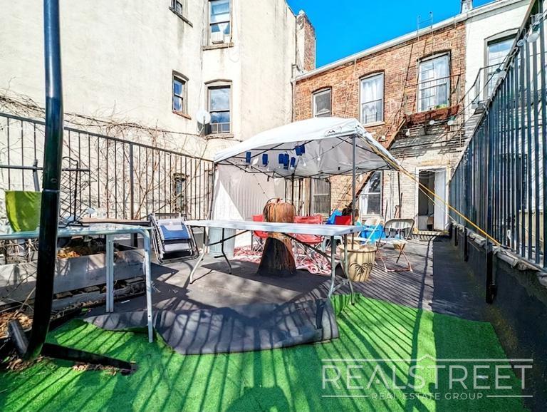 Building Photo - Utica Avenue