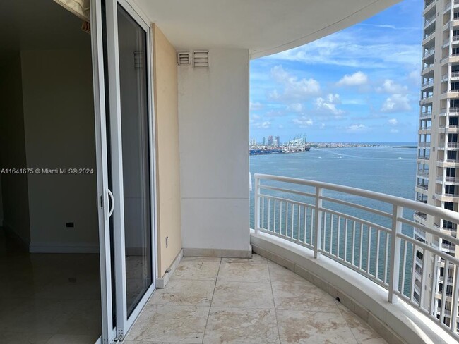 Building Photo - 848 Brickell Key Dr