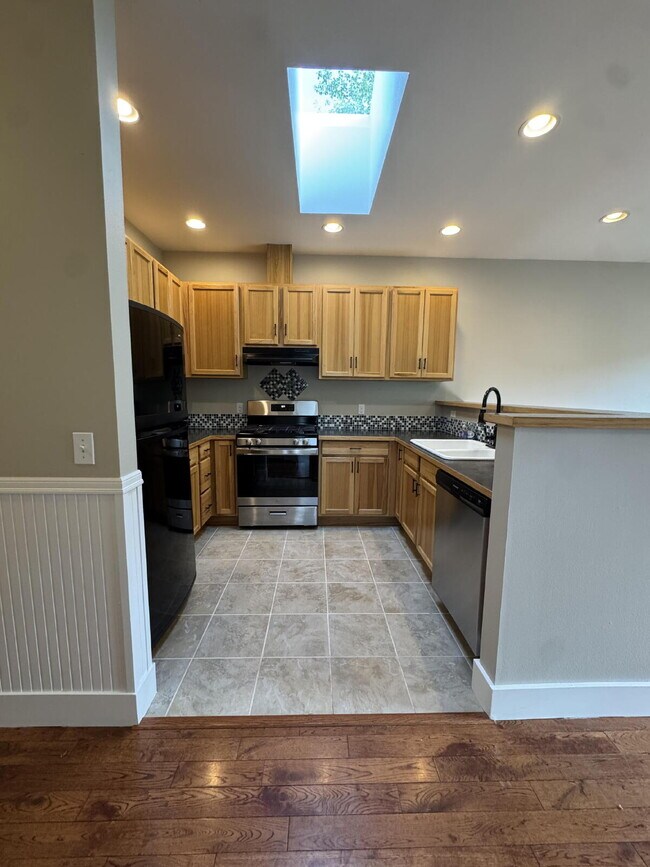Building Photo - Single-family 3-bedroom home in a desirable neighborhood in town!