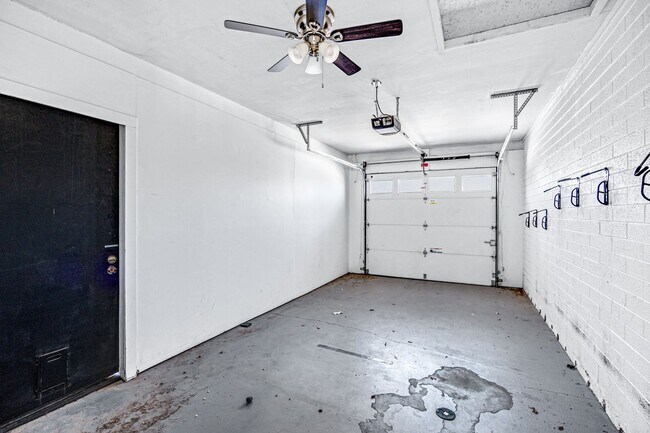 Building Photo - Now Leasing – Fully Updated Scottsdale Home!