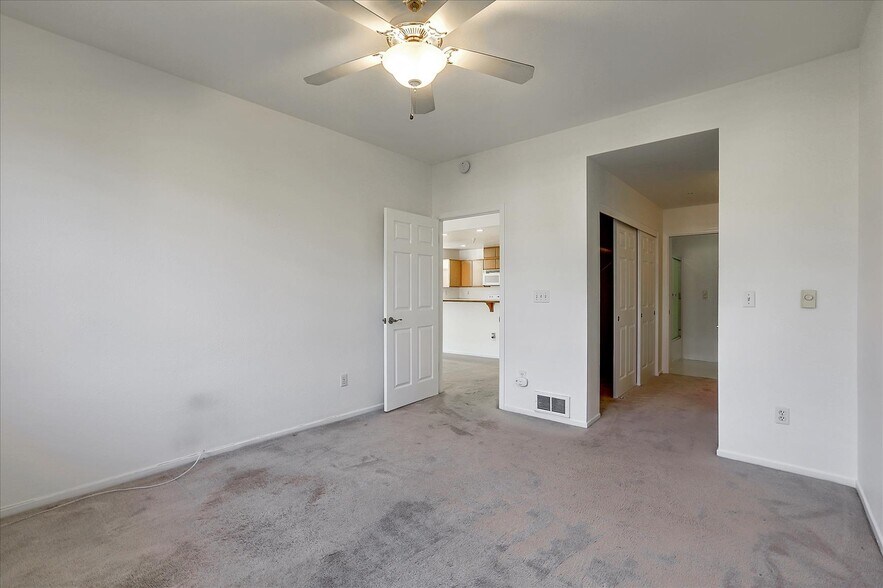 Building Photo - 952 S 11th St