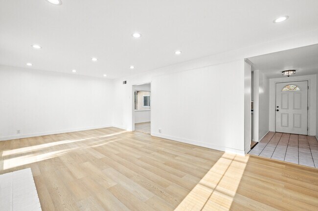 Building Photo - Spacious 4BR 2BA Home in Prime Glendora