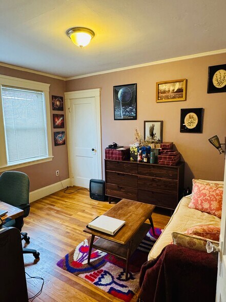 Building Photo - 102 Bennett St