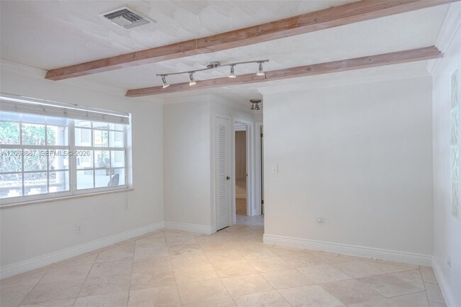 Building Photo - 729 NE 2nd Ct