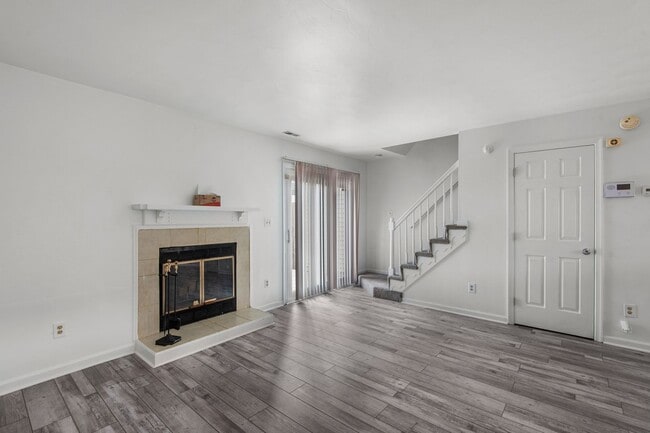 Building Photo - 1365 Longlac Rd