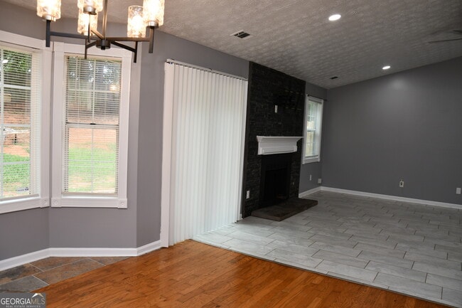 Building Photo - 5932 Homestead Cir