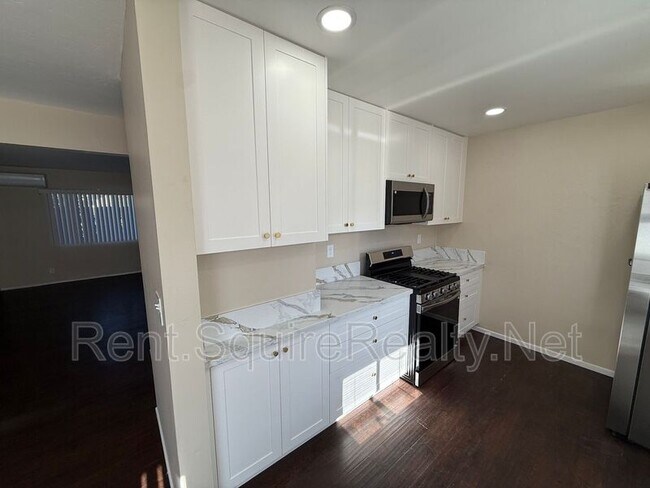 Building Photo - 256 Euclid Pl