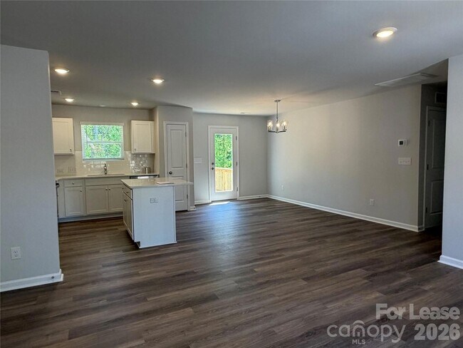 Building Photo - 1207 Suncrest Ave