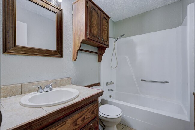 Building Photo - 2 bed, 1 bath apartment in noble, ok