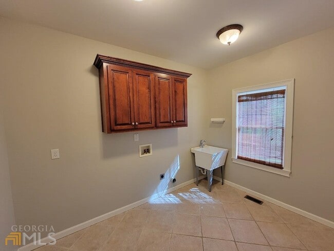 Building Photo - 125 Farmington Dr