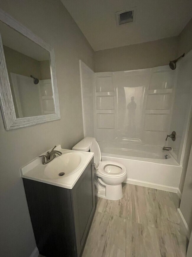 Building Photo - 2bd 1ba House for Rent Hudson, IA