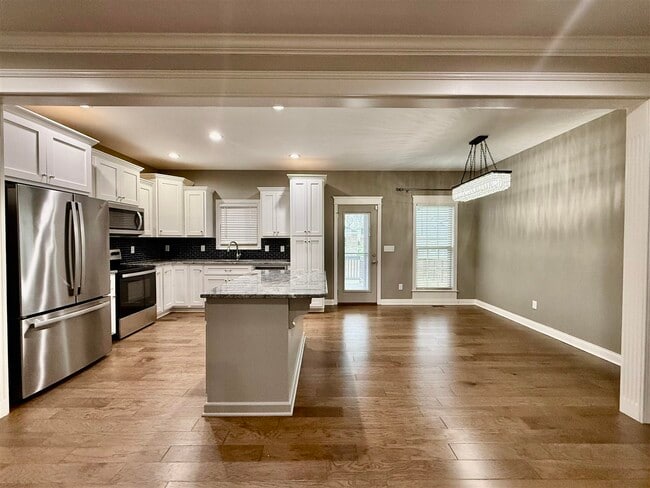 Building Photo - 8728 Stuart Farm Ave