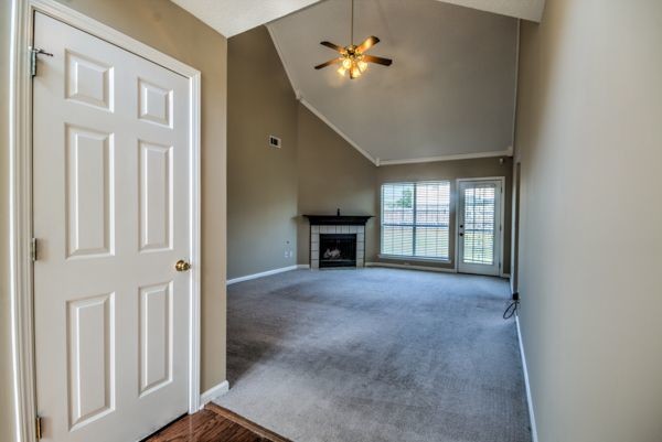 Building Photo - 2 Story Brick Home in Memphis