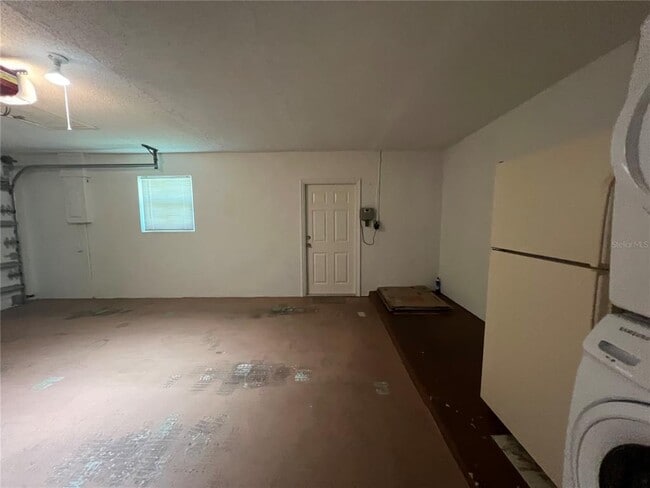 Building Photo - 2372 Abscott St