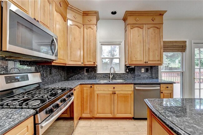Building Photo - 2835 Crestmont Ct