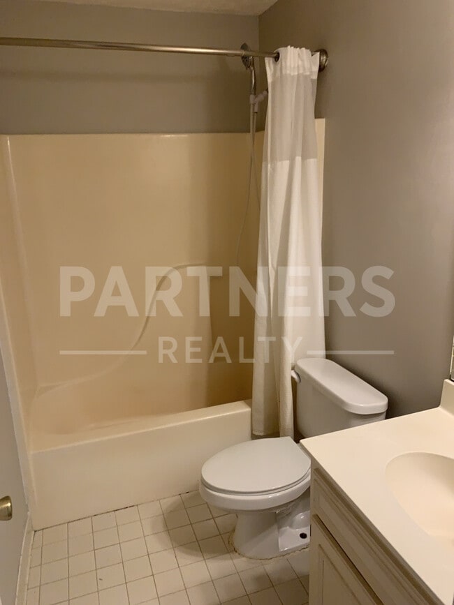 Building Photo - 6208 Sandy Ridge Curv