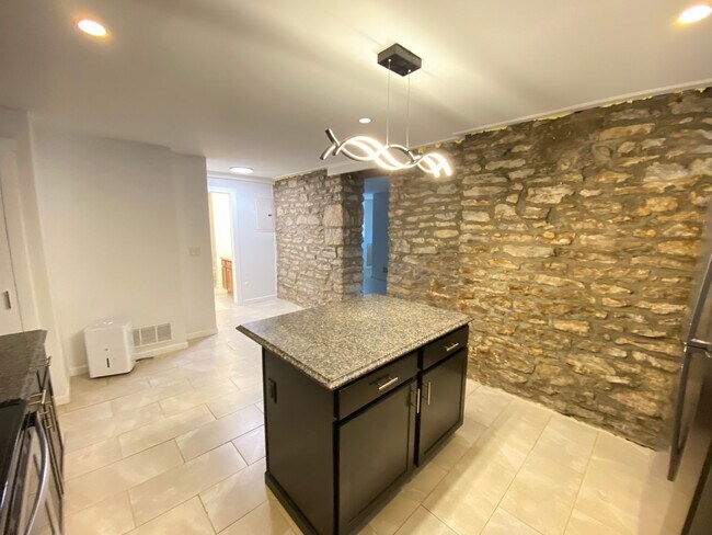 Building Photo - 877 Dennison Ave