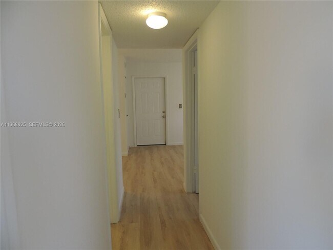 Building Photo - 566 NW 114th Ave