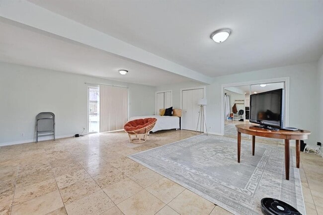 Building Photo - 8510 Mesa Dr